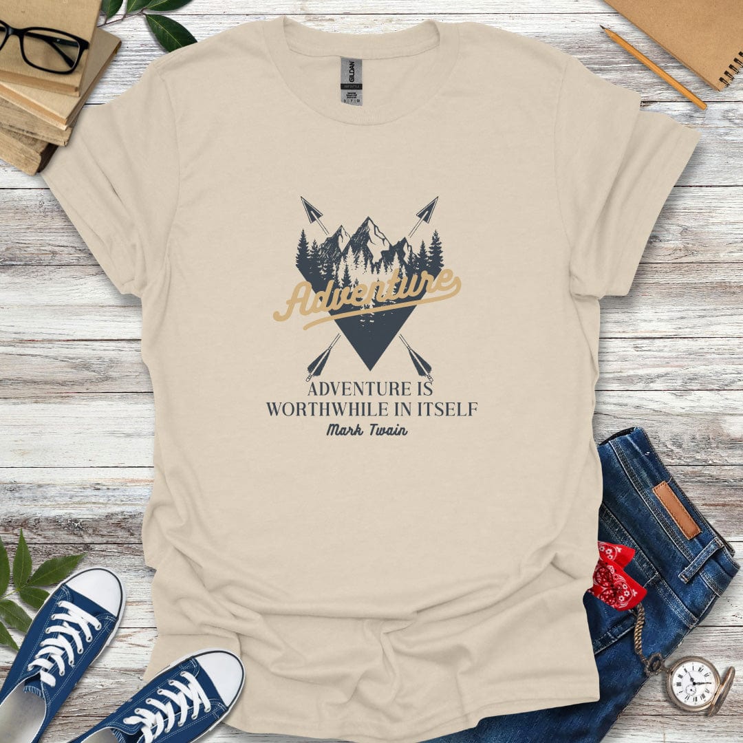 "Adventure is worthwhile in itself." Mark Twain Quote T-Shirt